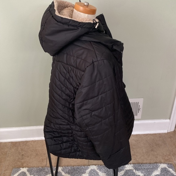 Details INTL Women’s Faux Fur Hooded black Quilted Jacket Coat  XXL - Picture 3 of 11